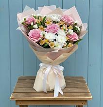 Букет цветов из:  Гвоздики, Орхидеи и Розы #REPLACE_PRED# Красном Яре Астраханской области