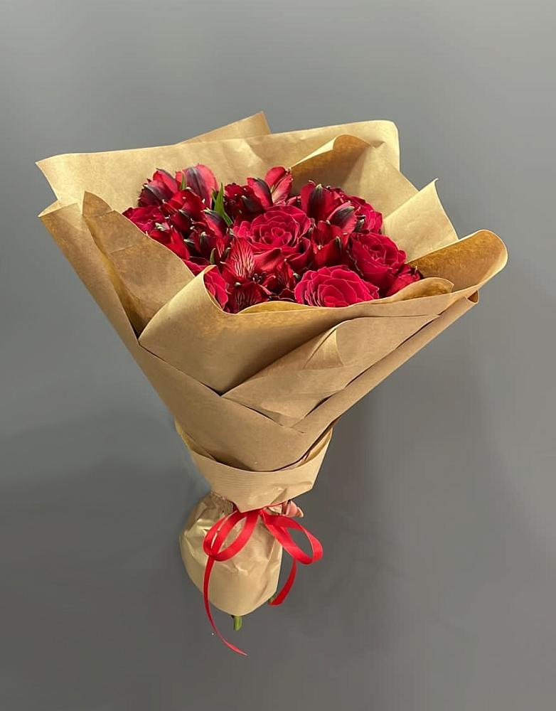 Букет цветов из: Альстромерии и Розы в Красном Яре Астраханской области