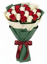 Букет Микс из красных и белых роз в Красном Яре Астраханской области