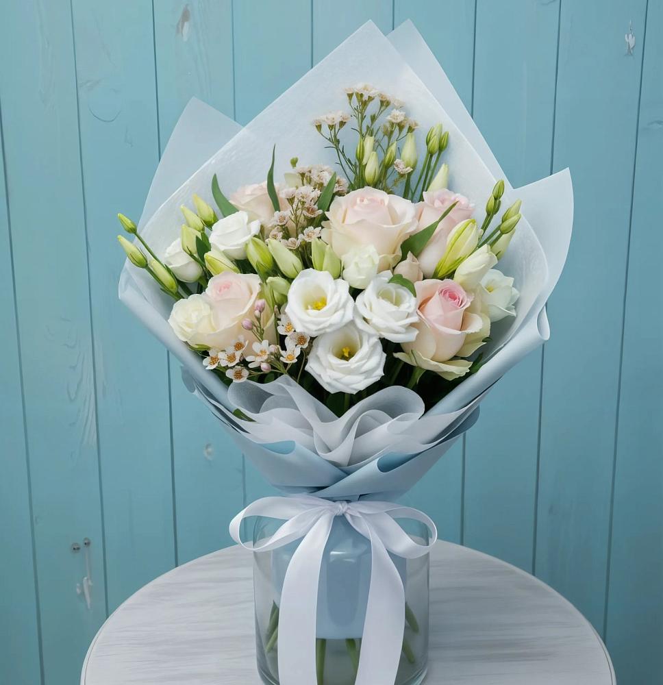 Букет цветов из: Розы и Лизиантусы в Красном Яре Астраханской области