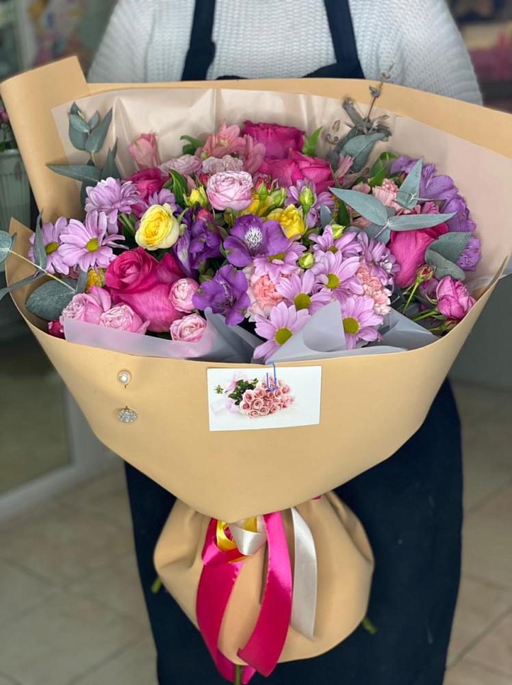 Букет цветов из: Хризантемы, Гвоздики и Альстромерии в Красном Яре Астраханской области