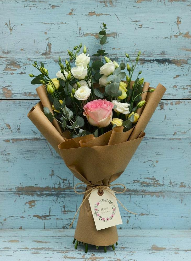 Букет цветов из: Розы и Лизиантусы в Красном Яре Астраханской области