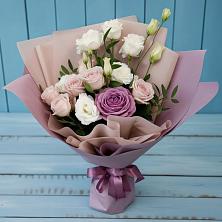 Букет цветов из:  Розы и Лизиантусы в Красном Яре Астраханской области