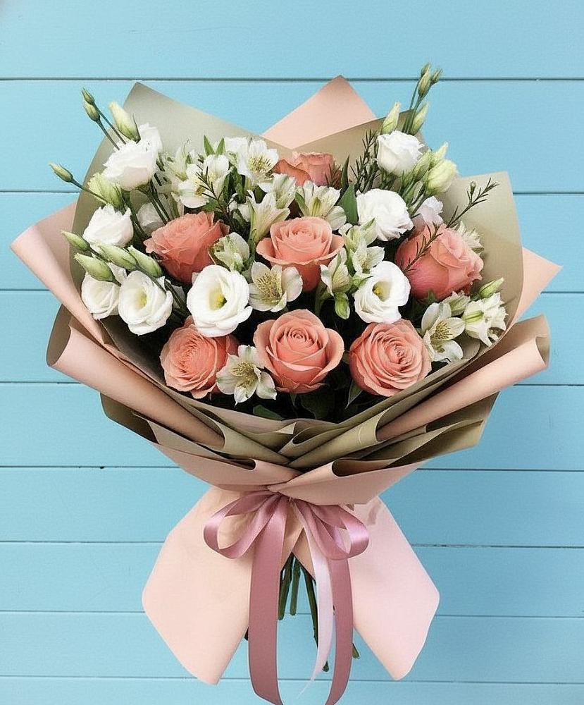 Букет цветов из: Розы, Альстромерии и Лизиантусы в Красном Яре Астраханской области
