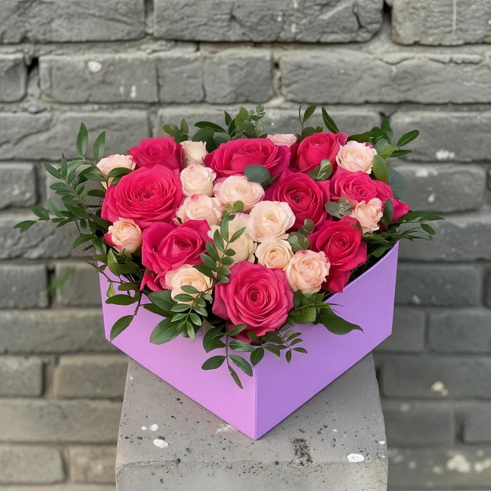 Цветочная композиция из Розы в коробке в Красном Яре Астраханской области