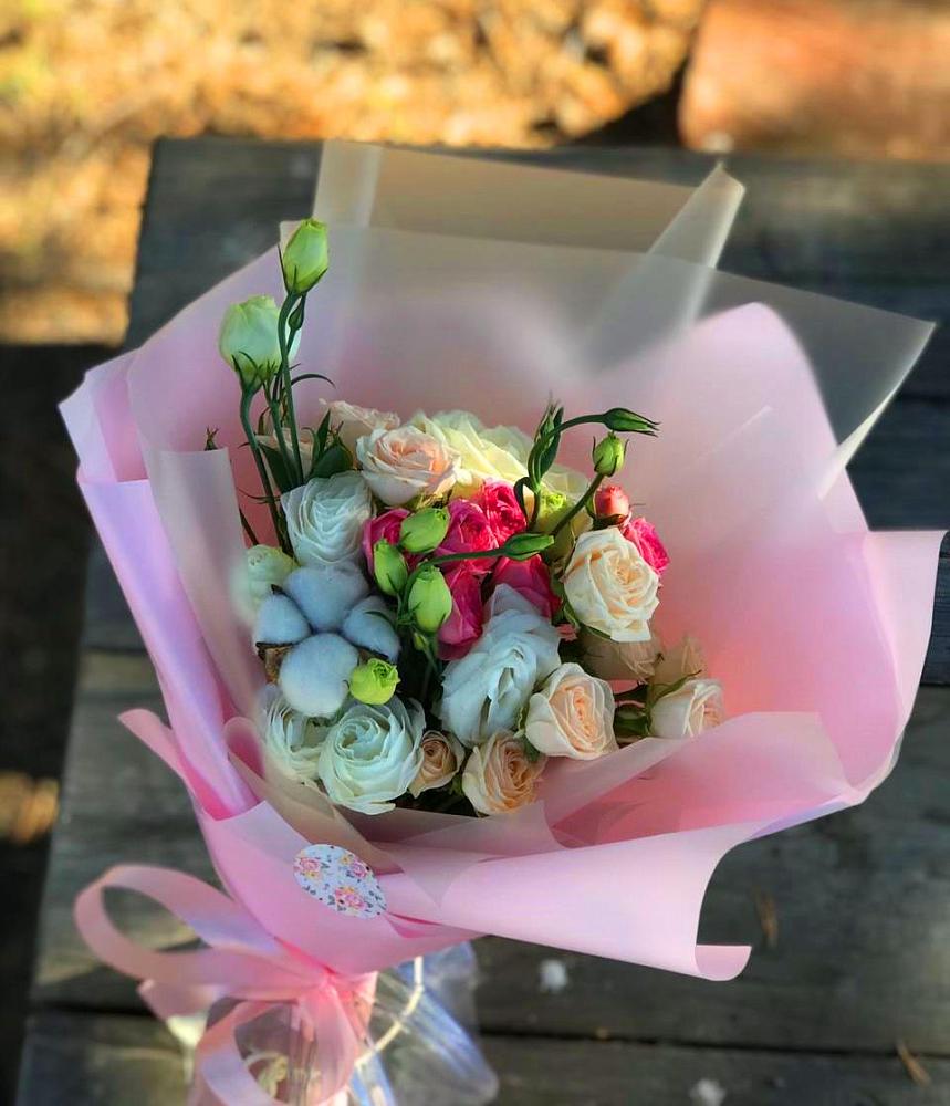 Букет цветов из: Розы и Лизиантусы в Красном Яре Астраханской области