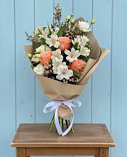 Букет цветов из:  Альстромерии, Лизиантусы, Розы и Хризантемы в Красном Яре Астраханской области