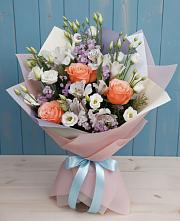 Букет цветов из:  Лизиантусы, Розы, Альстромерии и Гипсофила в Красном Яре Астраханской области