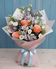 Букет цветов из:  Лизиантусы, Розы, Альстромерии и Гипсофила в Красном Яре Астраханской области