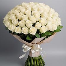 Букет 101 беля роза Белоснежка в Красном Яре Астраханской области