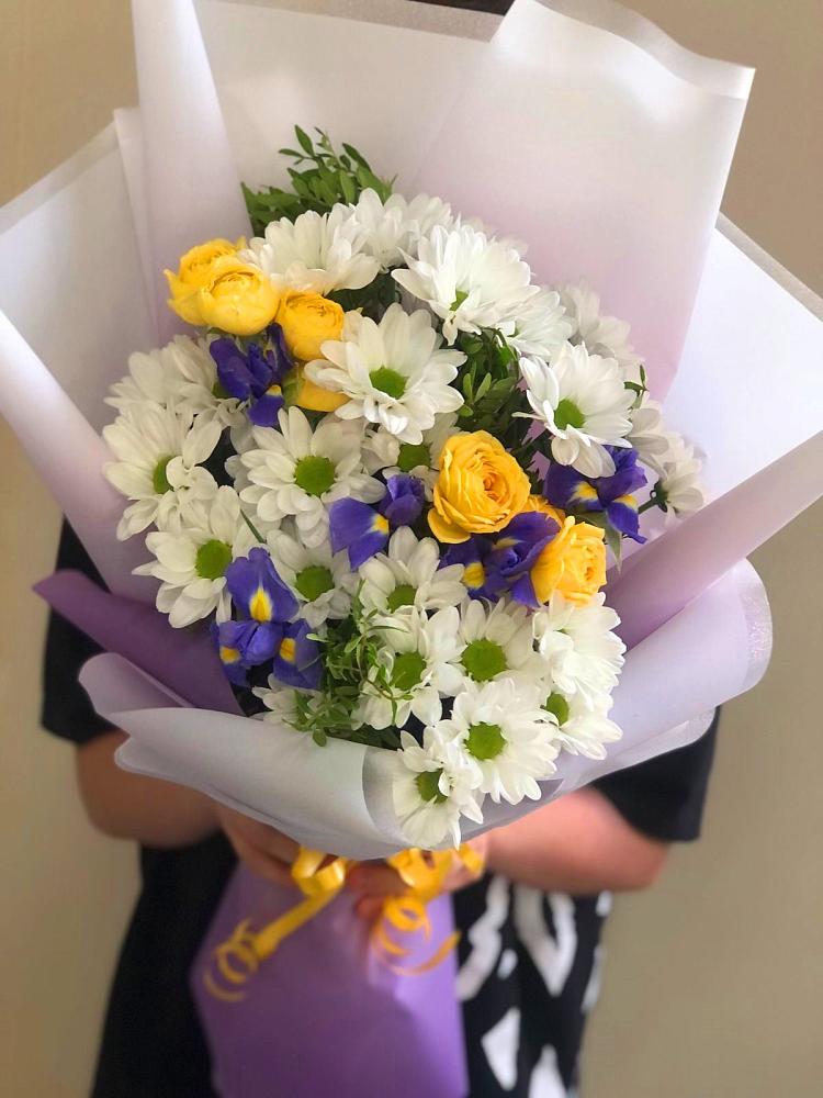 Букет цветов из: Ирисы, Хризантемы и Розы в Красном Яре Астраханской области