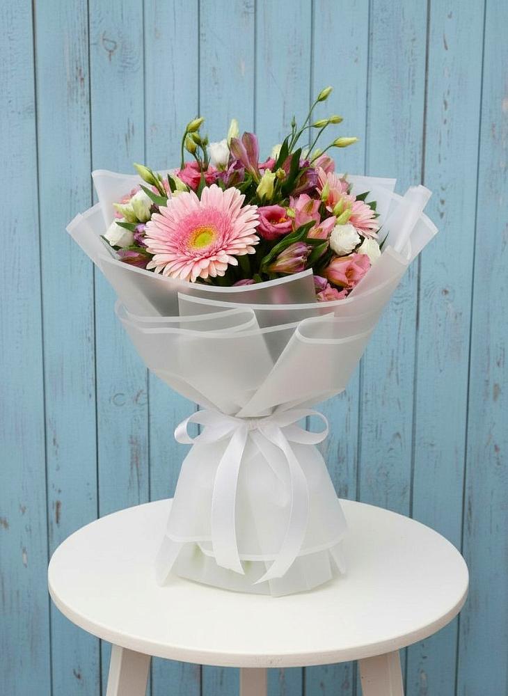 Букет цветов из: Герберы, Альстромерии и Лизиантусы в Красном Яре Астраханской области