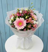 Букет цветов из:  Герберы, Альстромерии и Лизиантусы в Красном Яре Астраханской области