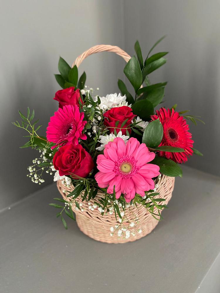 Цветочная композиция из Розы, Хризантемы и Герберы в корзине в Красном Яре Астраханской области