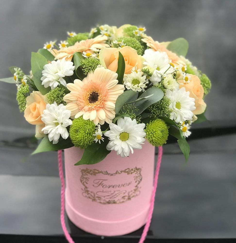 Цветочная композиция из Розы, Герберы и Хризантемы в шляпной коробке в Красном Яре Астраханской области