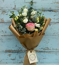 Букет цветов из:  Розы и Лизиантусы в Красном Яре Астраханской области