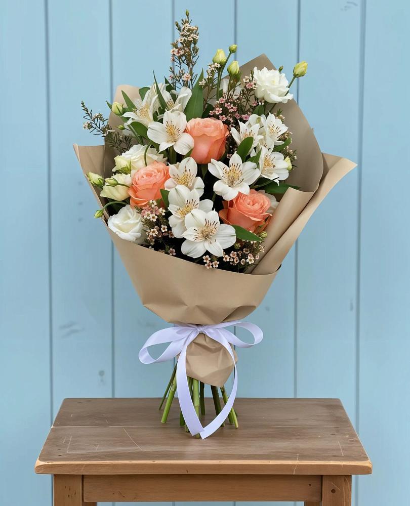 Букет цветов из: Альстромерии, Лизиантусы, Розы и Хризантемы в Красном Яре Астраханской области